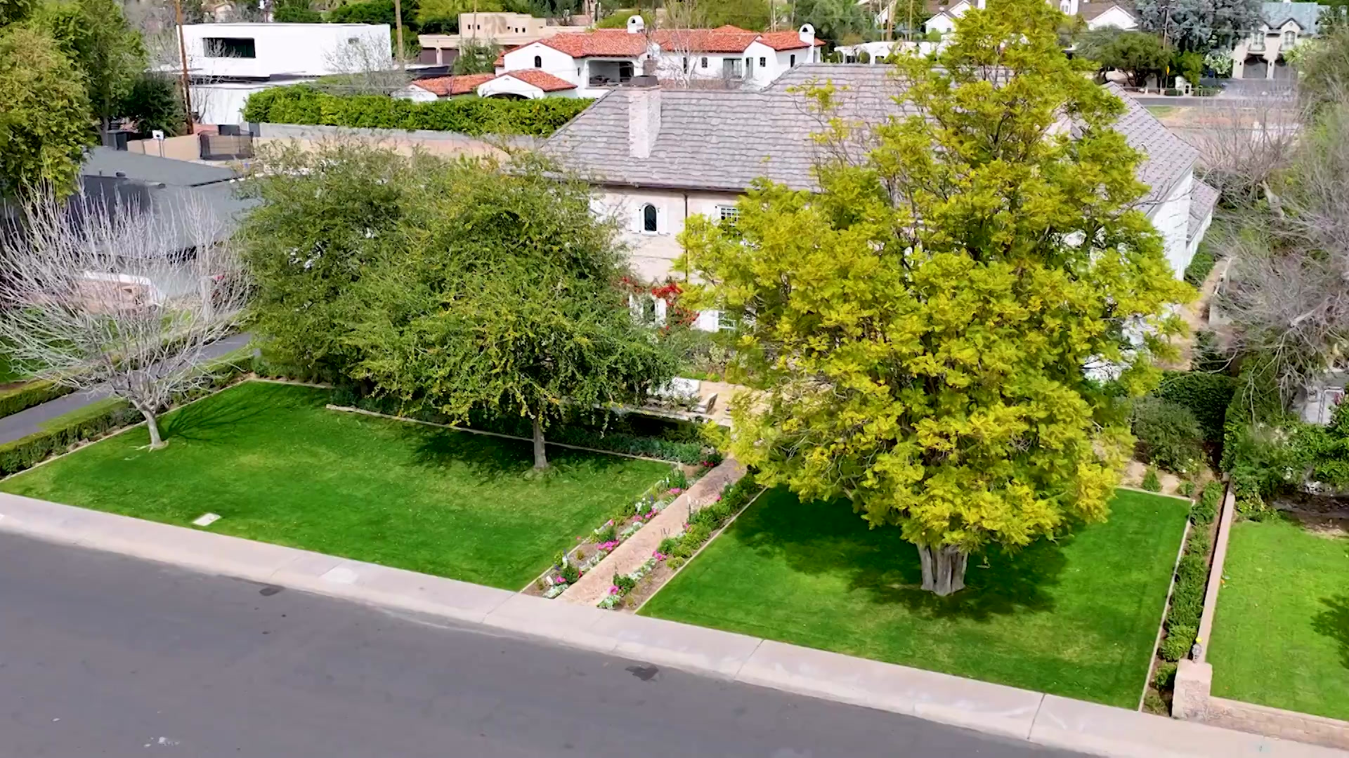 Phoenix-area homes and mountain landscape from Dallas Peagler’s website